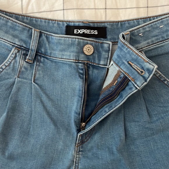 Express high rise shorts, EUC, size 8 - Picture 4 of 5